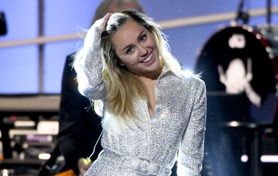 Miley Cyrus Gunakan Lagu Yang Diciptakan Siswa Parkland