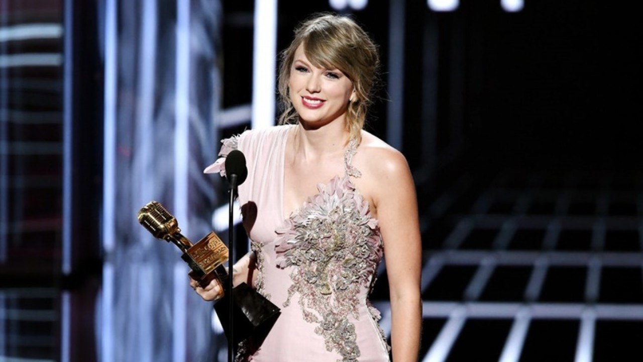Taylor Swift Akan Tampil di American Music Awards